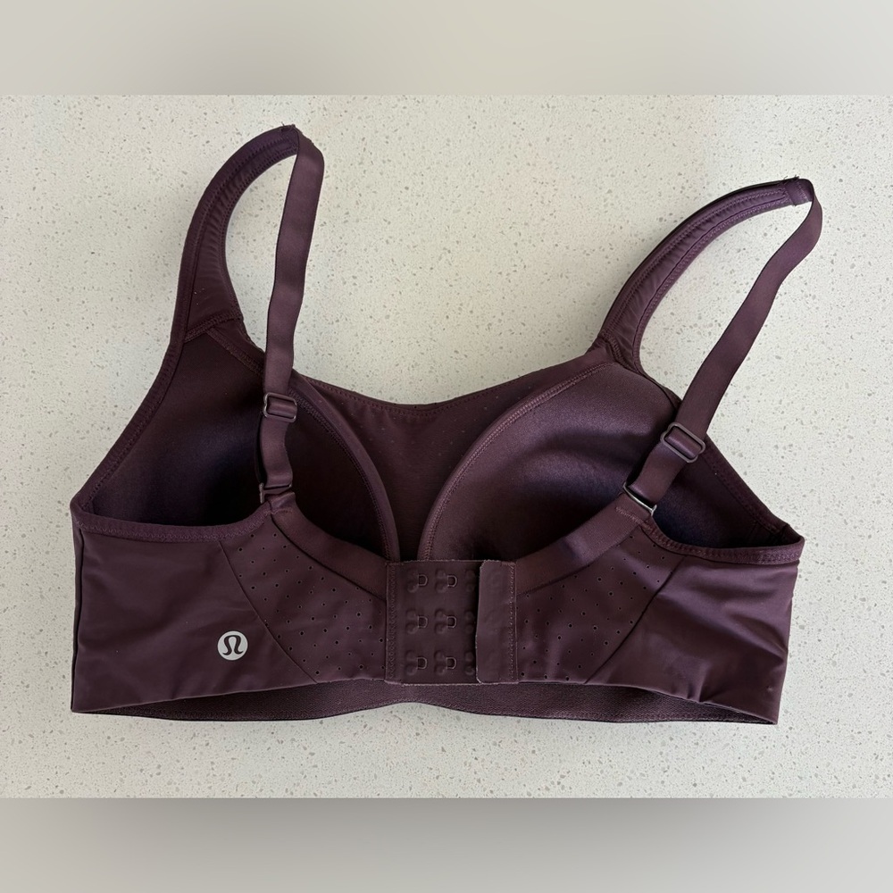 Women’s 32D Lululemon Bra - Picture 2 of 3